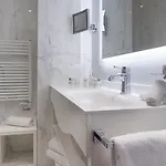 Hotel Genesis 5*
