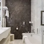 Genesis Hotel 5*
