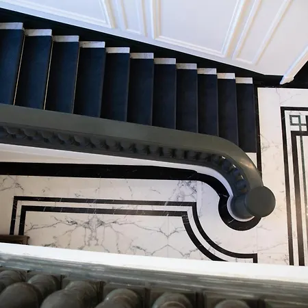 Genesis Μεντόν