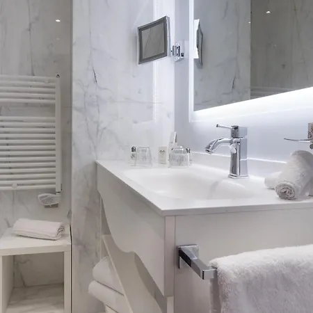 Genesis Hotell