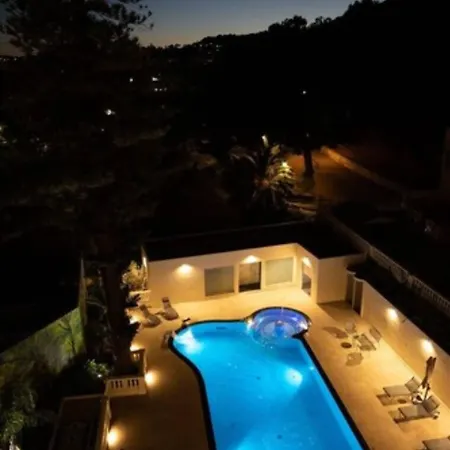 Hotel Genesis